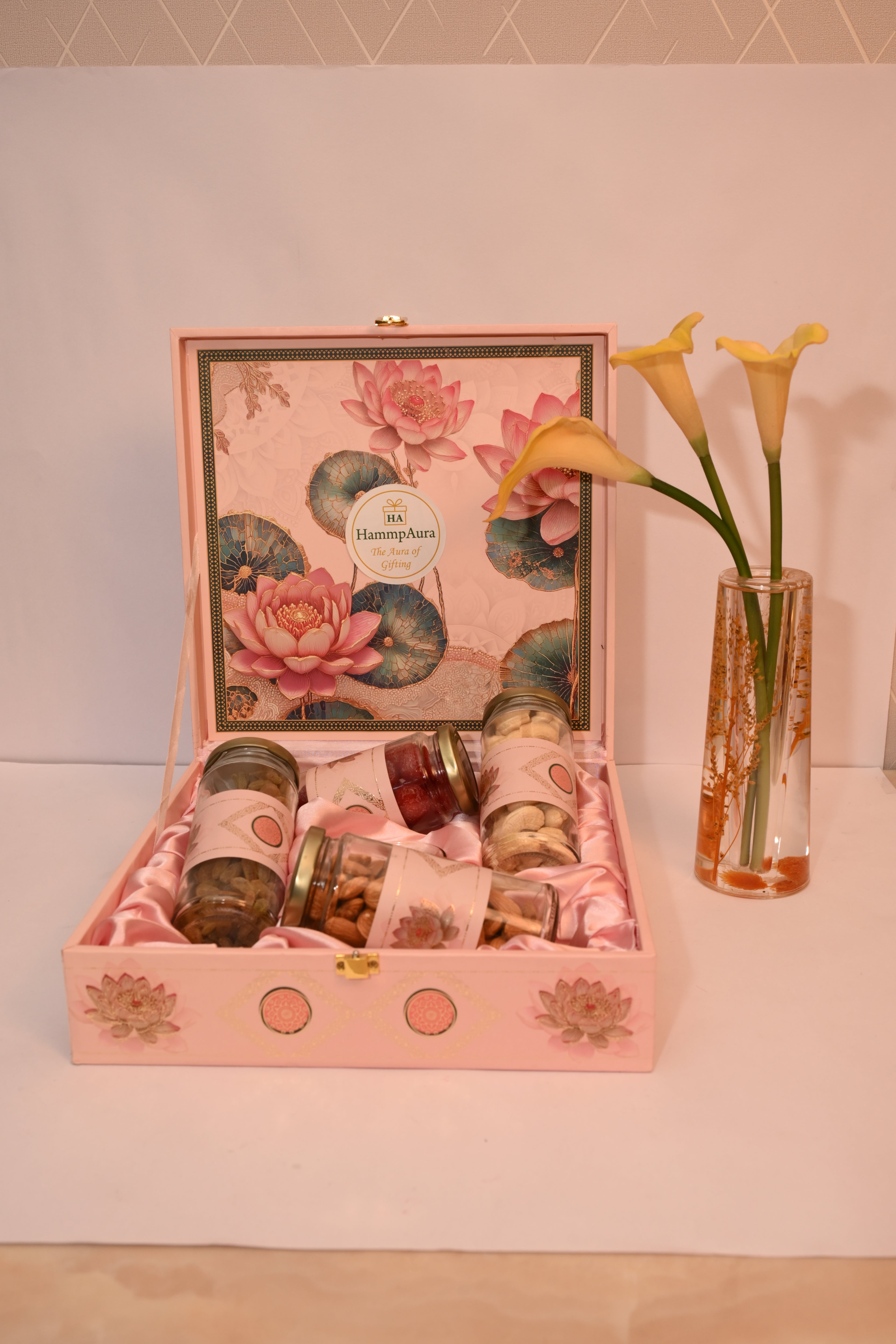 "Raniyon Ka Uphaar" – The Queen’s Ransom Gift Box